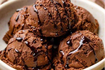 ஒரு ஐஸ்கிரீமிற்கு ஆசைப்பட்டு ஹெலிகாப்டரை ஊருக்குள் தரையிறக்கிய பைலட்! இறுதியில் என்ன நடந்தது தெரியுமா?