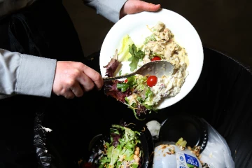 இலங்கையில்  பாவனைக்குத் தகுதியற்றதாக மாறி வரும் உணவுப் பொருட்கள்