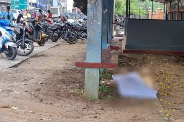 தமிழர் பிரதேசத்தில் பஸ் தரிப்பிடத்திலிருந்து ஆண் ஒருவரின் சடலம் மீட்பு