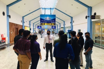 வடபகுதியை சேர்ந்த இரண்டு தமிழ் இளைஞர்கள் அதிகாலை கட்டுநாயக்காவில் கைது