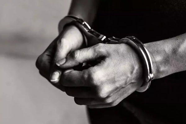 வெளிநாட்டில் தலைமறைவாகியுள்ள போதைப்பொருள் கடத்தல்காரரின் நண்பர் கைது | Drug Smuggler S Friend Arrested Abroad