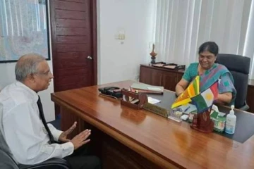 வடக்கு மாகாண ஆளுநருடன் சுமந்திரன் சந்திப்பு(Photos)