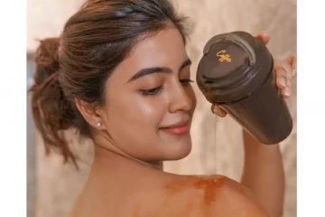 ஆடை அணியாமல் விளம்பரத்தில் பிகில் நடிகை.. வைரலாகும் காபி குளியல்!