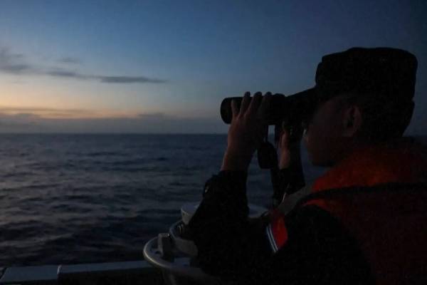 முப்படைகளுடன் தைவானை நெருக்கும் சீனா... படைகளைத் திரட்டும் தீவு நாடு | China Launches War Games