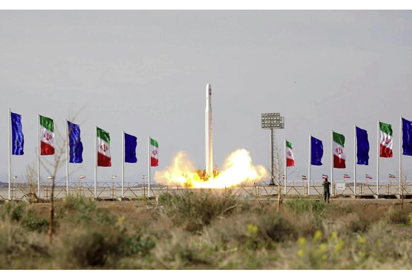 பதற்றங்களுக்கு மத்தியில் செயற்கைக்கோளை ஏவியது ஈரான் | Iran Launches Satellite Amid Heightened Tensions