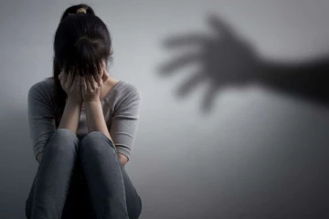 பெண் காவலருக்கு பாலியல் வன்கொடுமை - இன்ஸ்பெக்டரின் மகன் செய்த கொடூரம்