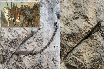 1300 ஆண்டுகள் கற்பாறையில் பதிந்திருந்த வாள் திருட்டு: பிரான்ஸ் பொலிஸார் விசாரணை