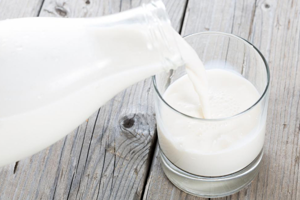 பால் பருகுவதற்கு முன்பு இந்த உணவுகளை அவசியம் தவிர்த்திடுங்க! ஆபத்தை ஏற்படுத்துமாம் | Foods To Avoid Before Drinking Milk