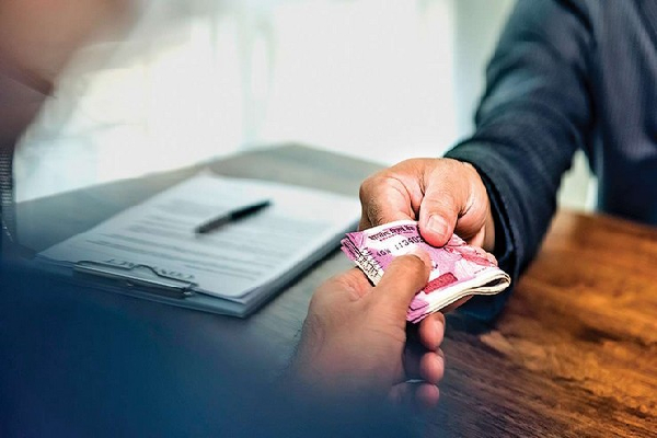 பிறப்புச்சான்றிதழ் வழங்க இலஞ்சம் பெற்ற பதிவாளர் கைது | Acting Registrar Of Births And Deaths Arrested