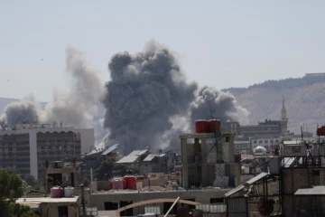 இஸ்ரேல் வான்வழித் தாக்குதலால் அதிரும் சிரியா