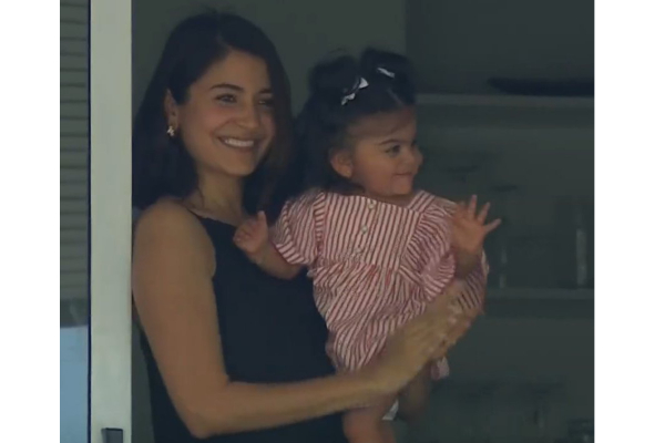 முதல் முறையாக தனது மகளின் புகைப்படத்தை வெளியிட்ட நடிகை அனுஷ்கா ஷர்மா.. அழகிய புகைப்படம் | Anushka Sharma Revealed Her Daughter Picture