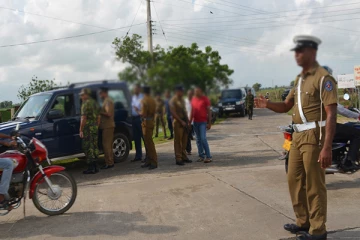 யாழில் போலி காணி மோசடி! சட்டத்தரணி மற்றும் முன்னாள் பாடசாலை அதிபர் கைது!