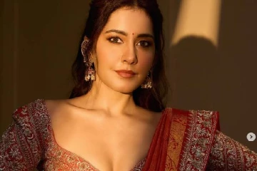 கிளாமரில் அசத்தும் நடிகை ராஷி கண்ணா.. புகைப்படங்கள் இதோ...