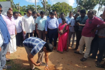 யாழ். காரைநகர் சுற்றுவட்ட வீதி அபிவிருத்தி பணிகள் ஆரம்பித்து வைப்பு