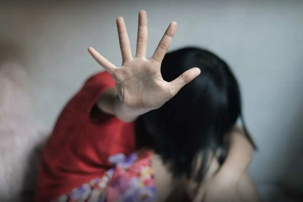 பேயை விரட்டுவதாக பதின்ம வயது சிறுமியை எரித்த பெண் பூசாரி ; இலங்கையில் பகீர் சம்பவம்! | Female Priest Burns Girl To Exorcism Demon