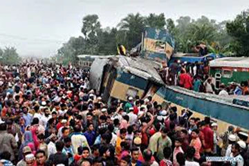 பங்களாதேஷில் புகையிரத விபத்து; 17 பேர் பலி