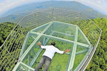 500 ரூபாய் கட்டணம்; இந்தியாவில் மிக நீளமான கண்ணாடி பாலம் கேரளாவில் திறப்பு!