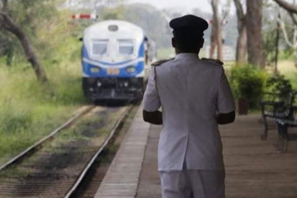 இலங்கை புகையிரதத் திணைக்களத்திற்கு பெண் உத்தியோகஸ்தர்கள் ஆட்சேர்ப்பு! | Recruitment Female Sri Lanka Railways Department