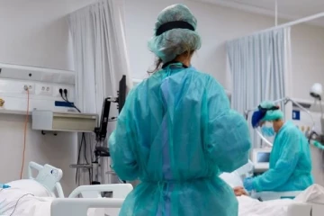 இரட்டை குழந்தைகளை பிரசவிக்க தயாரான கர்ப்பிணிக்கு நேர்ந்த துயரம்