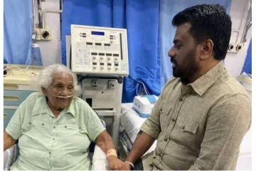 ඔහු කොතරම් නිහතමානිද? හැමෝම කතාවෙන ජනපති ඔහුගේ මවට ප්‍රතිකාර කරන ආකාරය.. (PHOTOS)