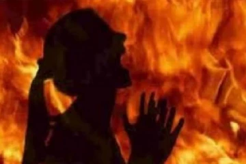 காதலிக்க மறுத்த சிறுமி உயிருடன் தீ வைத்து எரிப்பு