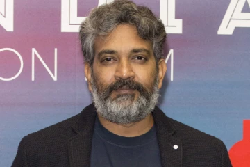 பாகுபலி இயக்குனர் ராஜமௌலியின் முழு குடும்பத்தை பார்த்துள்ளீர்களா.. இதோ அழகிய புகைப்படம்