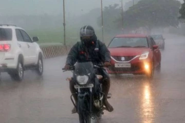 தமிழகத்தில் இன்று 10 மாவட்டங்களில் கனமழை பெய்யும்- சென்னை வானிலை மையம்