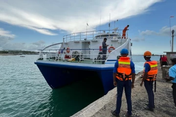 இந்தியாவிலிருந்து வெற்றிகரமாக யாழ்ப்பாணம் வந்தடைந்த பயணிகள் கப்பல்(Photos)