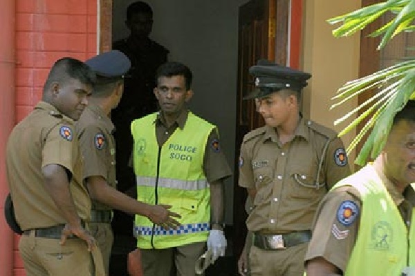 பாடசாலையில் திருட்டில் ஈடுபட்ட ஆசிரியர் கைது | Teacher Arrested Stealing Television Projector