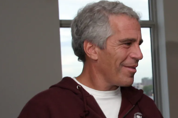 மகள்களையும் தங்கைகளையும் எப்ஸ்டீனுக்கு அறிமுகம் செய்துவைத்த பெண்கள்: அருவருப்பின் உச்சகட்டம் | Uae Diplomat Al Owais Introduce Sister To Epstein