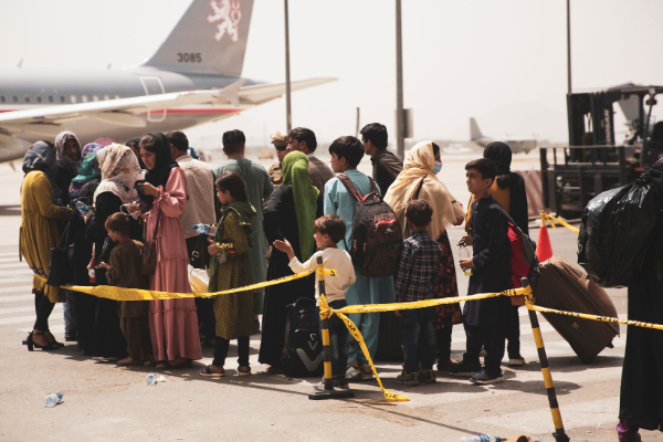 அவசர அவசரமாக ஜேர்மனிக்கு கொண்டுவரப்படும் அகதிகள் | Germany Rushes To Fly In 535 Afghan Refugees