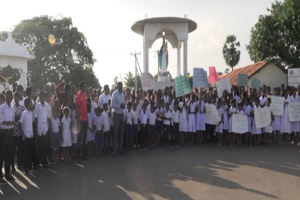 காற்றாலைக்கு எதிராக கட்டைக்காட்டில் வெடித்தது போராட்டம் | Protest Breaks Out Kattai Forest Against Wind Farm