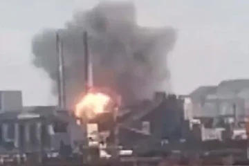 ஐரோப்பாவின் மிகப்பெரிய எஃகு உற்பத்தி தொழிற்சாலையை அழித்துள்ள ரஷ்யா: தாக்குதல்  வீடியோ காட்சிகள்!