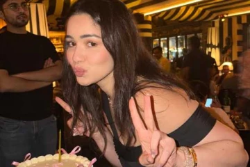 28-வது பர்த்டே பார்ட்டி!! சச்சின் மகள் சாரா டெண்டுல்கரின் புகைப்படங்கள்..