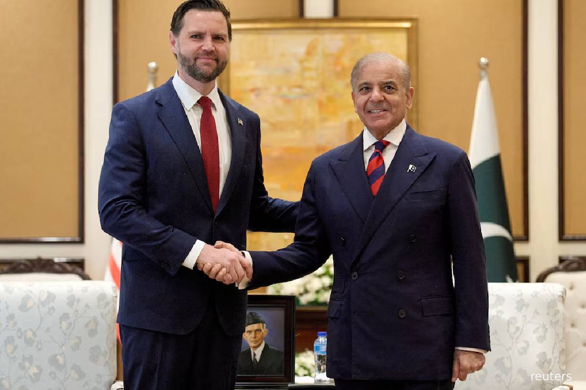 21 மணி நேர அமைதிப் பேச்சு... ஈரானின் நிலைமை மோசமாகப் போகிறது: எச்சரிக்கும் ஜேடி வேன்ஸ் | Jd Vance Warns Worse For Tehran 21 மணி நேர அமைதிப் பேச்சு... ஈரானின் நிலைமை மோசமாகப் போகிறது: எச்சரிக்கும் ஜேடி வேன்ஸ் | Jd Vance Warns Worse For Tehran