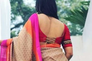 படவாய்ப்பிற்காக இப்படியும் இறங்கலாமா? 45 வயது வாரிசு நடிகருக்கு ரூட்டை போடும் 30 வயது நடிகை