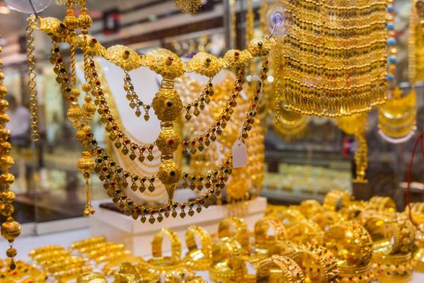 இரண்டு வார சரிவில் தங்கம் விலை: இன்றைய நிலவரம்! | Gold Price On June Gold Prices Remain Amid Bond