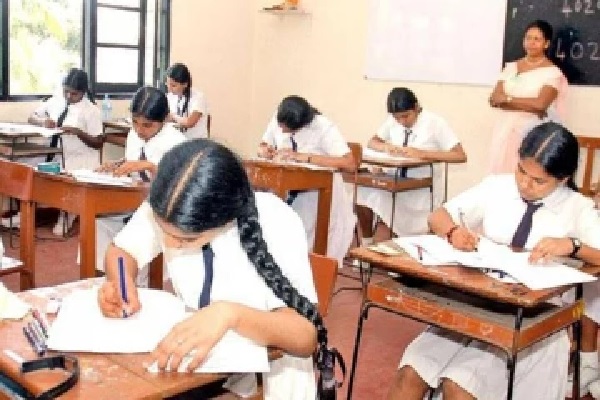 பரீட்சை மேற்பார்வையாளரால் பாடத்தை மறந்த உயர்தர மாணவி | A L Student Forgotten By The Exam Supervisor