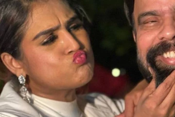 சொல்லுங்க மாமா குட்டி!! பிரபல நடிகரை பார்த்து வழிந்த நடிகை வனிதா விஜயகுமார்..