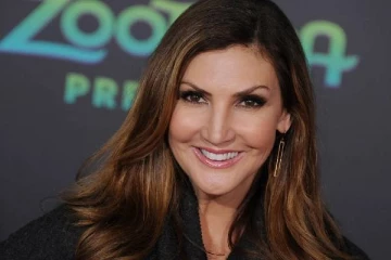 மூன்று டோஸ் தடுப்பூசி... மேடையில் சுருண்டு விழுந்த பிரபலம்: இரத்த காயங்களுடன் மீட்பு