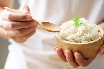 மூன்று வேளையும் வெள்ளை அரிசி உணவு சாப்பிட்டால் என்ன நடக்கும் தெரியுமா? ஜாக்கிரதையாக இருங்க