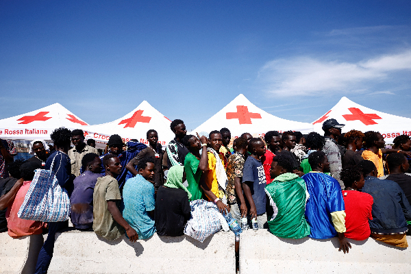 Italy lampedusa refugees
