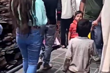 அதிகாரத்தை கையில் எடுத்த 5 வயது பலூன் விற்கும் சிறுவன்.... அதிரடியாக களத்தில் குதித்து என்ன செய்கிறார் தெரியுமா?