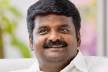 மக்களிடையே அழுத திமுக வேட்பாளரை கலாய்த்த விஜயபாஸ்கர்!