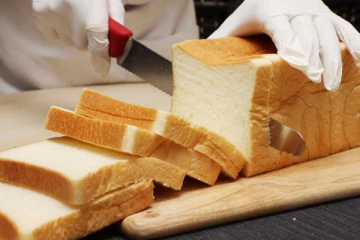 பாண் பக்கற்றுக்குள் எலியின் உடற் பாகங்கள்!