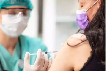 தடுப்பூசி போடத் தவறினால் மாதம் $200 அபராதம் என வெளியான அதிரடி அறிவிப்பு! எங்கு தெரியுமா?