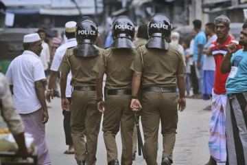 யாழில் திருட சென்ற வீட்டில் மது அருந்தி உறங்கிய இருவர்..! ஒருவர் மடக்கி பிடிப்பு - மற்றையவர் தப்பியோட்டம்