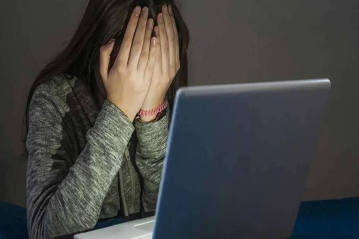 அவதானமாக செயற்படவும்..! நாட்டு மக்களுக்கு பொலிஸார் விடுத்துள்ள எச்சரிக்கை | Public Warned Over Rising Online Financial Scams