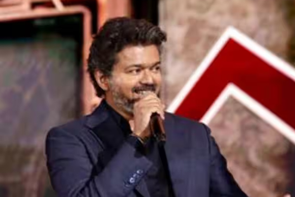 நடிகர் விஜய் அணிந்திருந்து ப்ளூ ஜாக்கெட்டின் விலை எவ்வளவு தெரியுமா? அதிர்ச்சி ஆகிடுவீங்க | Actor Vijay Wear Blue Denim Jacket Price Detail