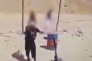 துடி துடிக்க தூக்கிலிட்டு கொன்று.. சுற்றி நின்று சடலங்களை சரமாரியாக துப்பாக்கியால் சூடும் தலிபான்கள்! நடுங்க வைக்கும் வீடியோ